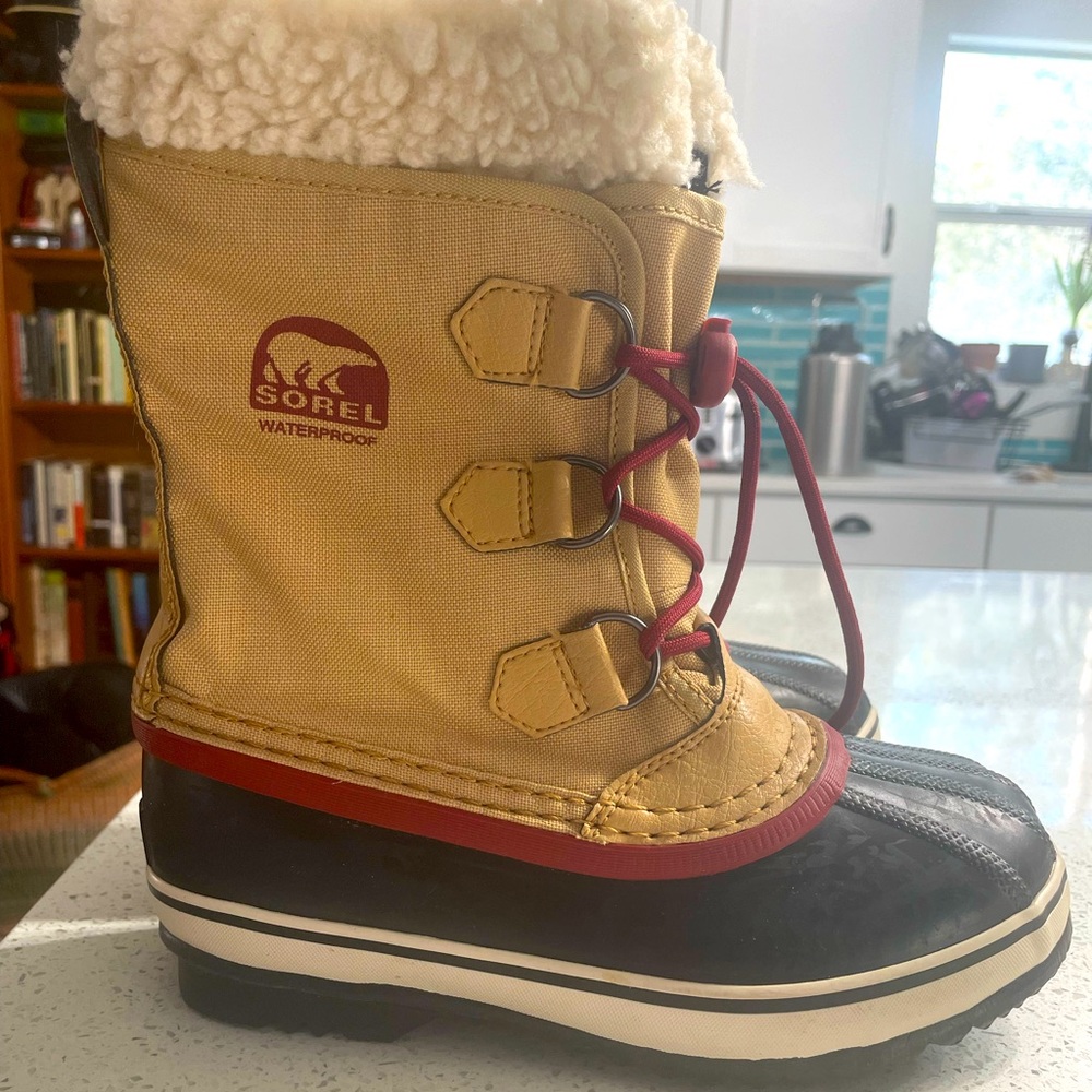 Sorel Waterproof Snow boots size 3 Youth Or   Children’s Winter Carnival